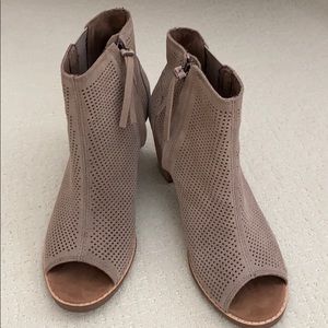 Toms heels in tan.